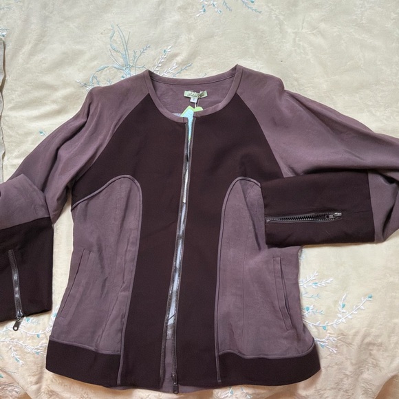 Two-Tone Zip-Up Jacket - Picture 2 of 7